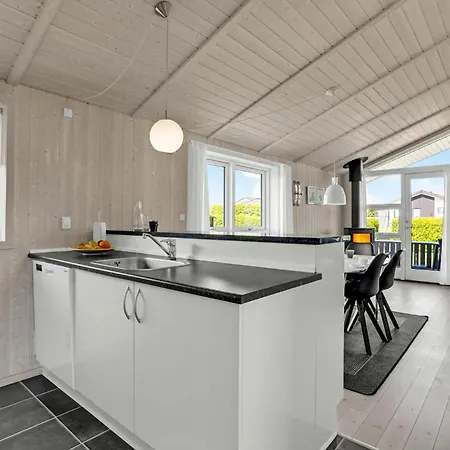 Vakantiehuis Beautiful In Haderslev With Kitchen